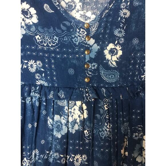 CES Femme Floral Smocking Boho Blue White Dress Size Small Runs large - Picture 11 of 16